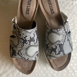 MUK LUK Snake skin slides. Size 8. Adjustable straps